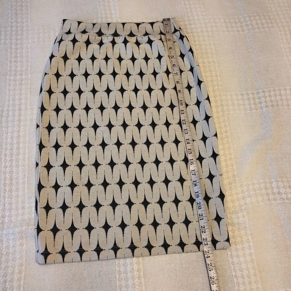 Beautiful women’s skirt! - Picture 4 of 10